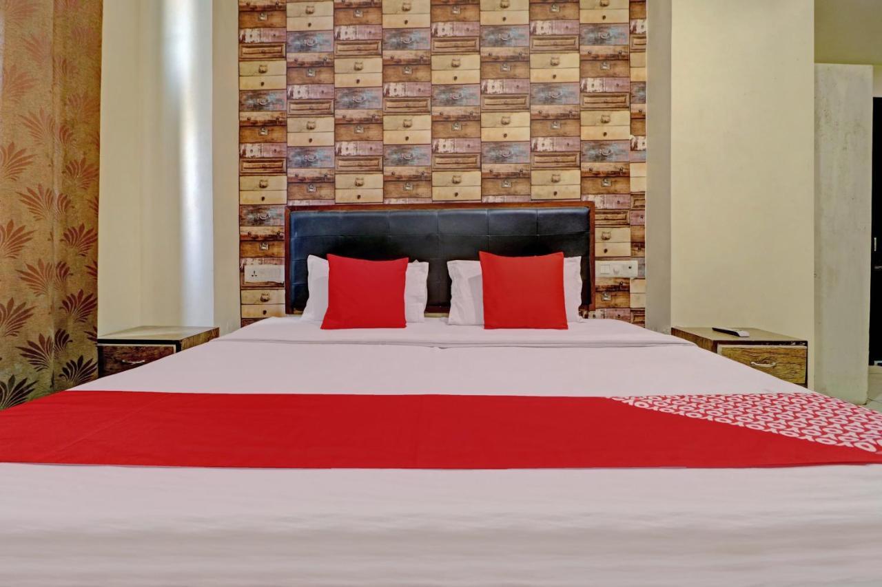 Oyo 74073 Hotel Abhishek Ludhiana Exterior foto