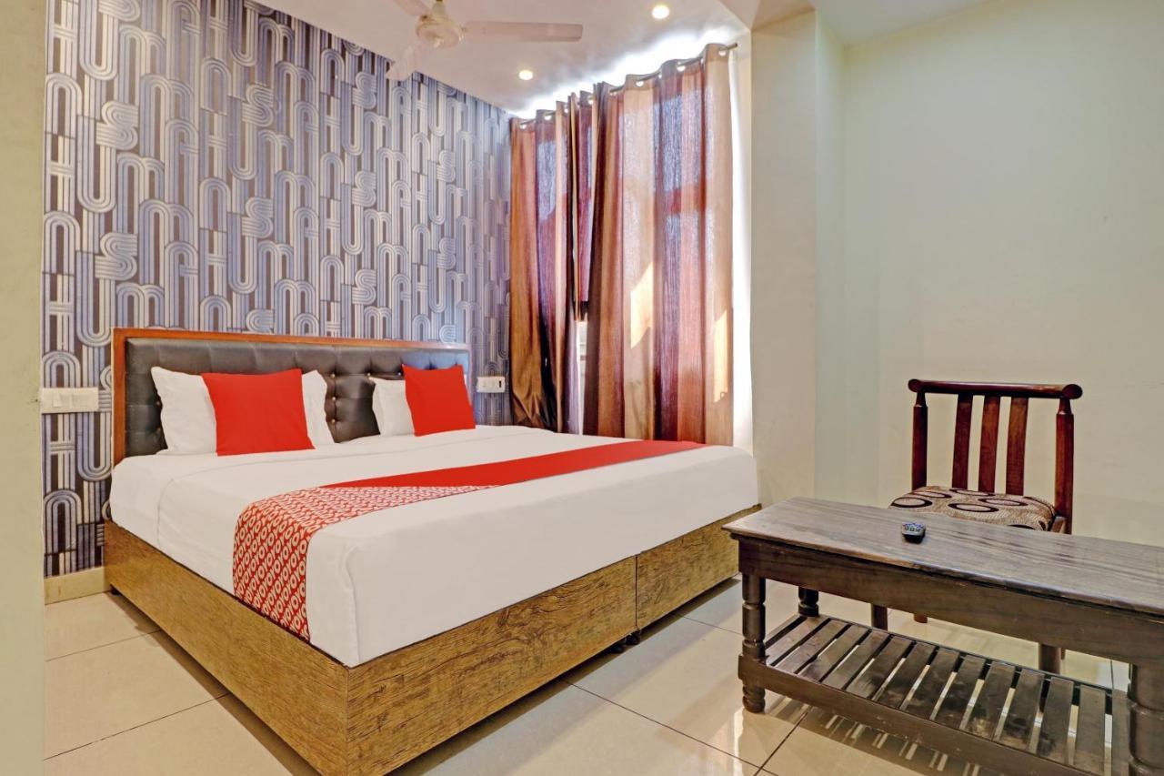 Oyo 74073 Hotel Abhishek Ludhiana Exterior foto