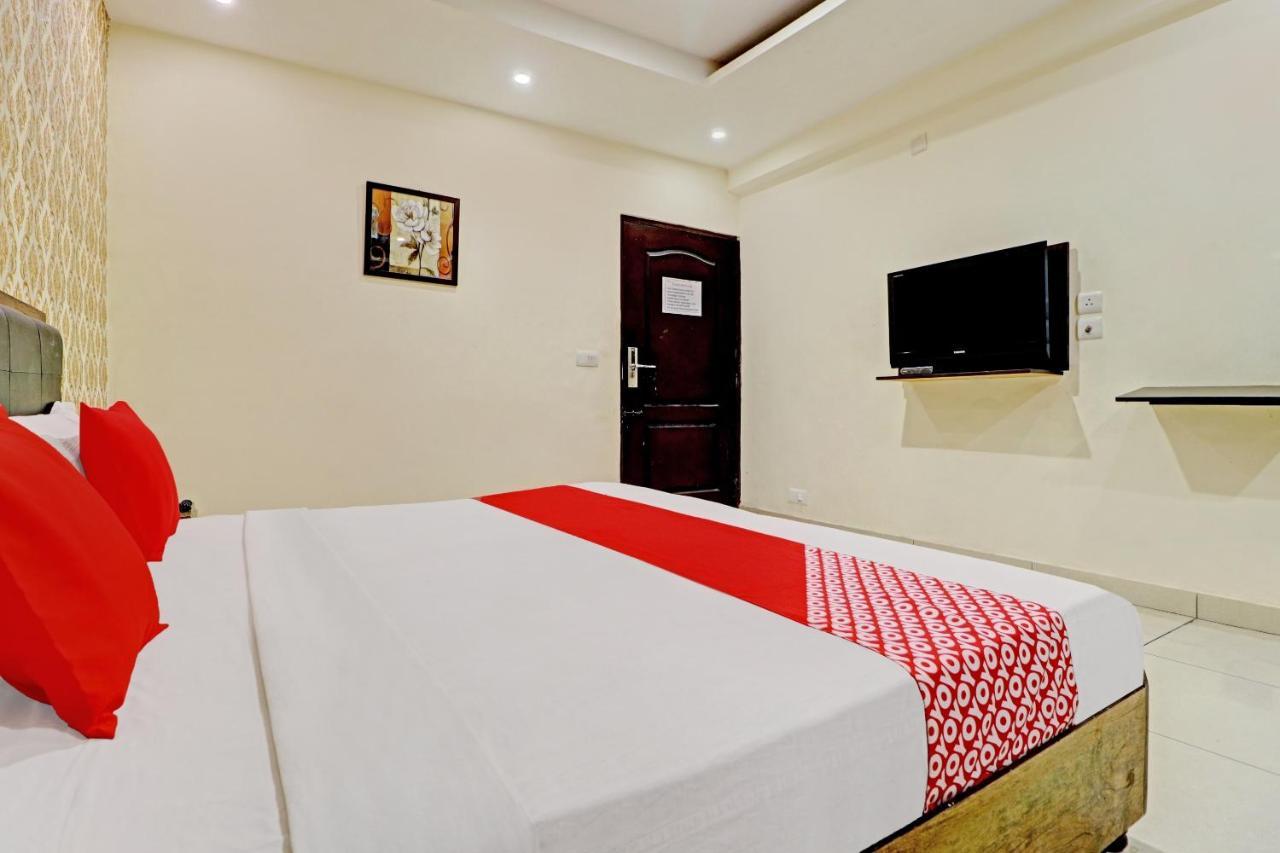 Oyo 74073 Hotel Abhishek Ludhiana Exterior foto